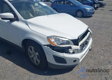 2011 Volvo Xc60 3.2/3.2 R-Design z USA, uszkodzony, nr VIN YV4952DZ4B2150193